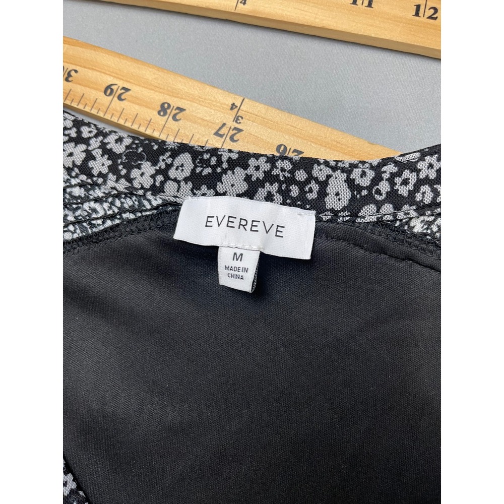 Evereve Womens Black‎ White Floral Smocked Hem V-Neck Blouse Medium - Picture 4 of 9